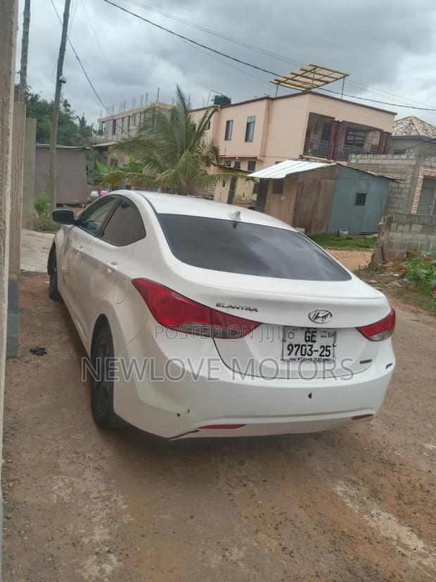 Hyundai Elantra Limited Sedan FWD (1.8L 4cyl 6A) 2013 White