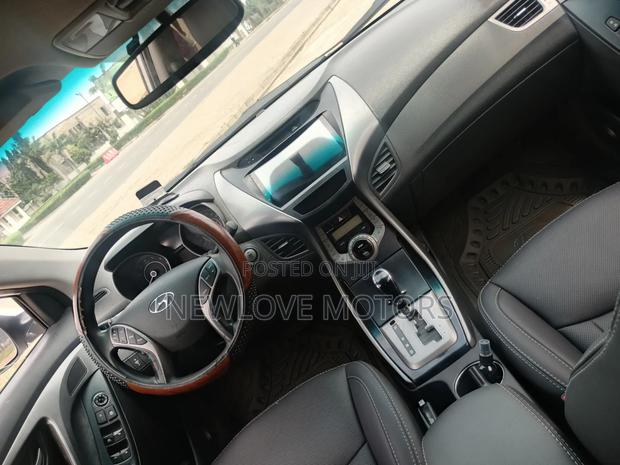 Hyundai Elantra Limited Sedan FWD (1.8L 4cyl 6A) 2013 White