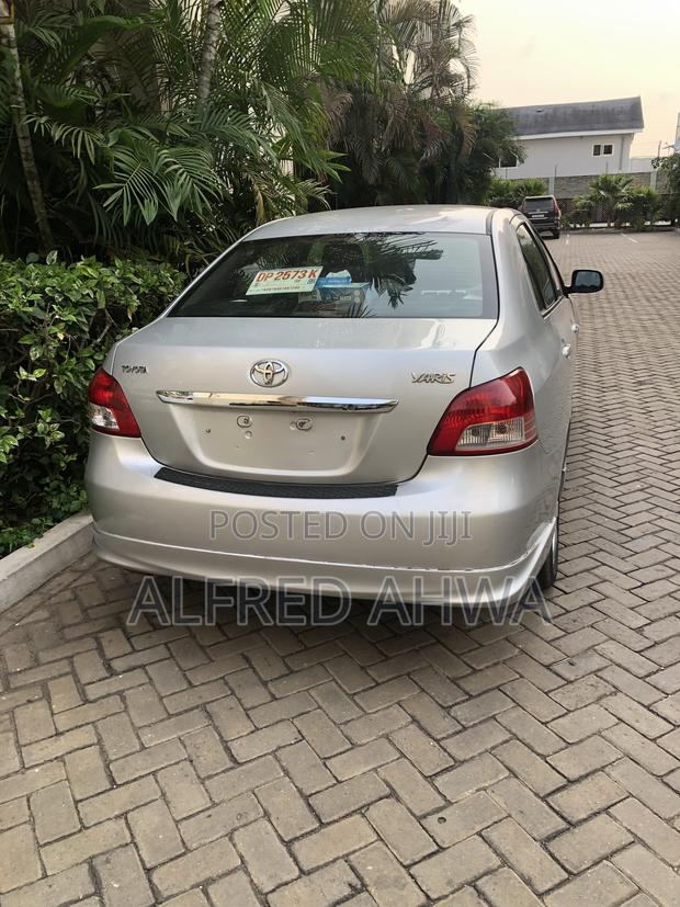 Toyota Yaris Base Sedan 4dr 2010 Silver