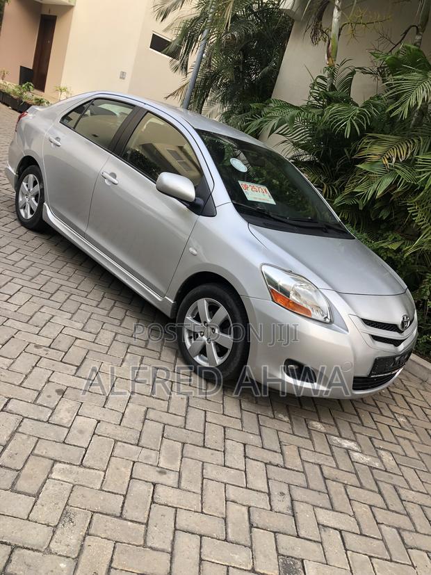 Toyota Yaris Base Sedan 4dr 2010 Silver