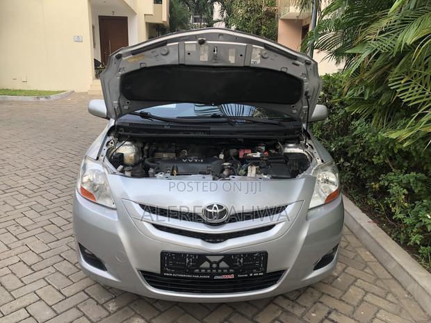 Toyota Yaris Base Sedan 4dr 2010 Silver