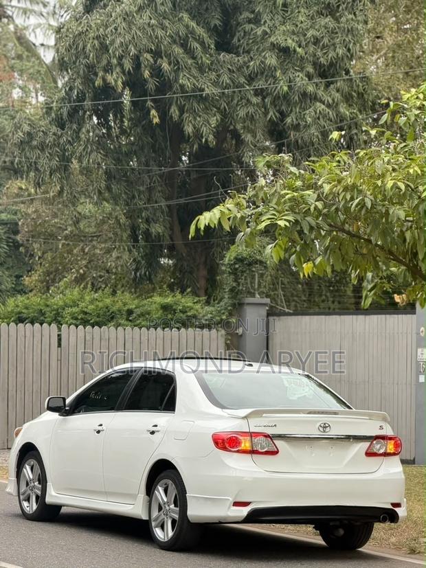 Toyota Corolla S Special Edition 4dr Sedan (1.8L 4cyl 4A) 2013 White
