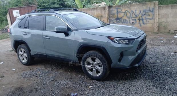 Toyota RAV4 XLE AWD 2020 Green
