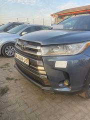 Toyota Highlander LE 2019 Gray for sale