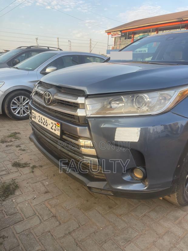 Toyota Highlander LE 2019 Gray