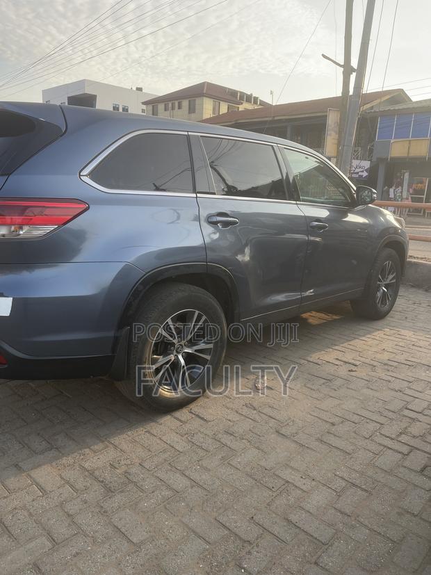 Toyota Highlander LE 2019 Gray