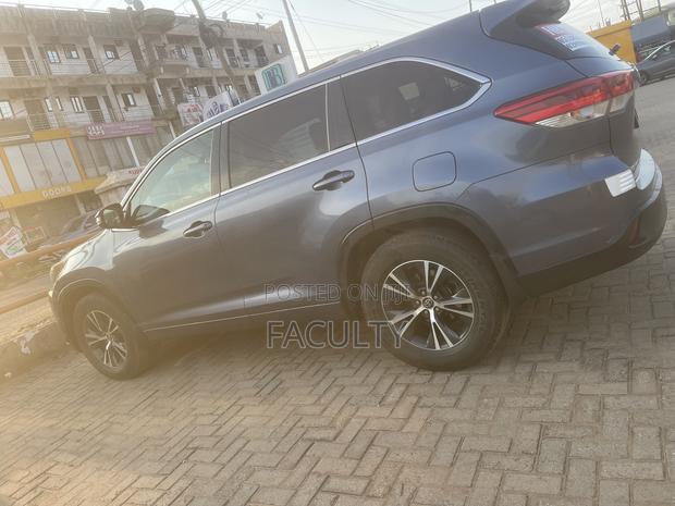 Toyota Highlander LE 2019 Gray