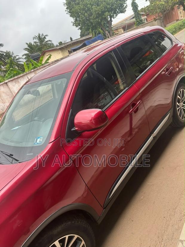 Mitsubishi Outlander 2016 Red