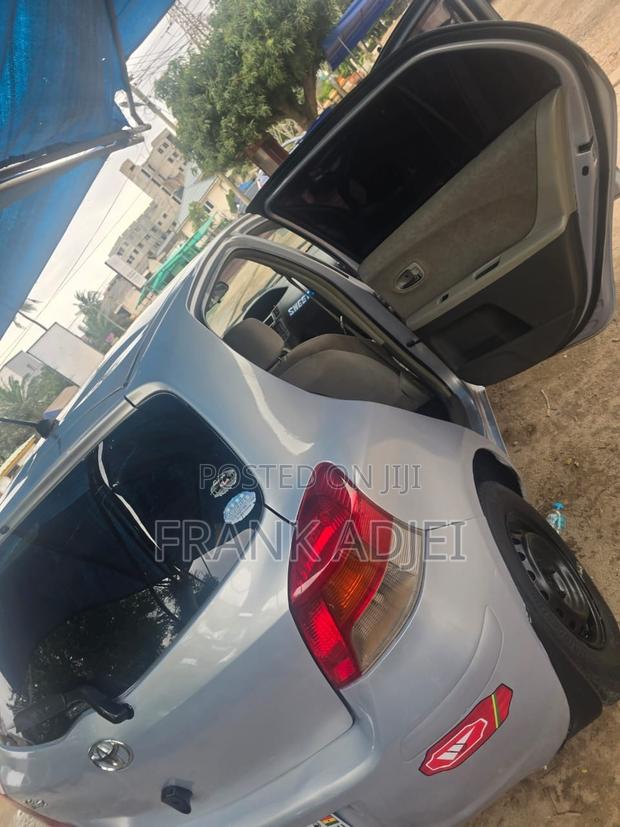 Toyota Vitz 2010 Silver