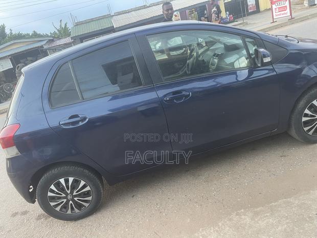 Toyota Vitz 1.0 FWD 3dr 2010 Blue