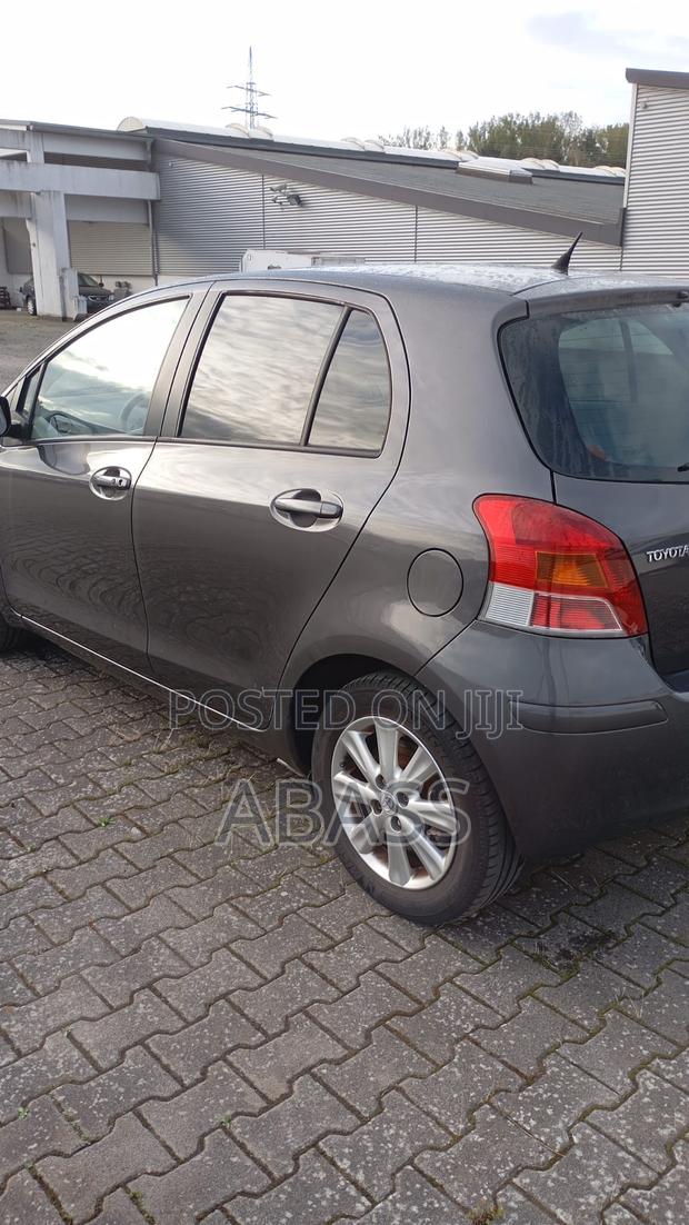 Toyota Yaris L Hatchback 5dr 2012 Gray