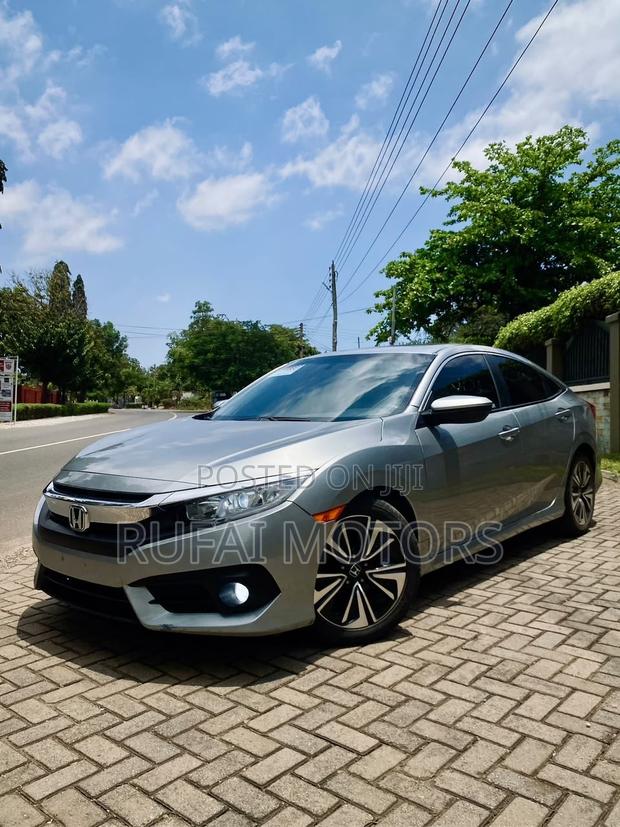 Honda Civic EX 4dr Hatchback (1.5L 4cyl) 2017 Silver