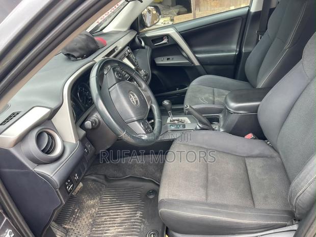 Toyota RAV4 XLE AWD (2.5L 4cyl 6A) 2017 Gray