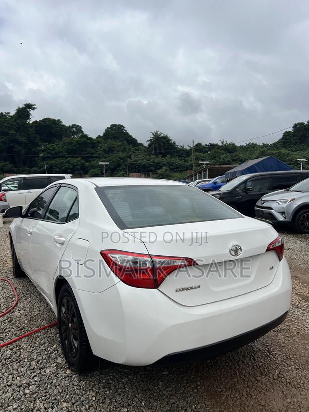 Toyota Corolla LE Premium 4dr Sedan (1.8L 4cyl CVT) 2015 White