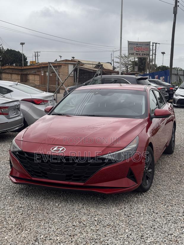Hyundai Elantra Limited 2022 Red