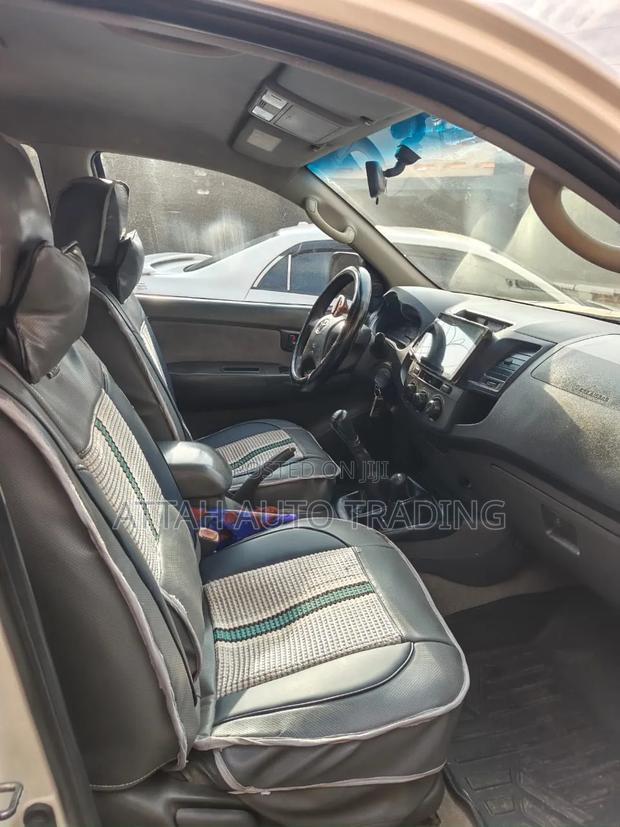 Toyota Hilux 2012 White