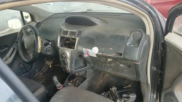 Toyota Vitz 2010 Black