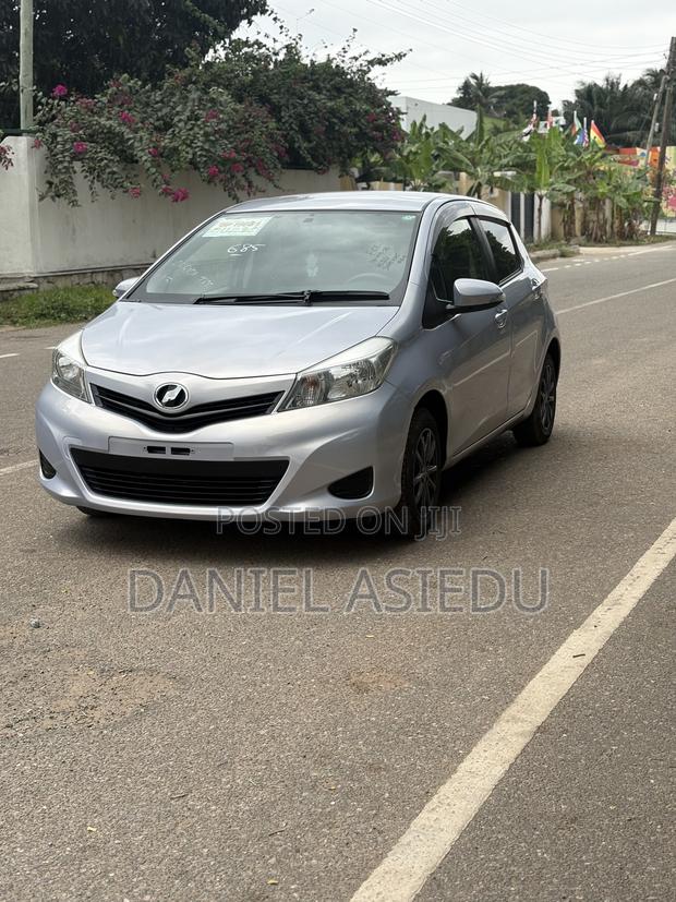 Toyota Vitz 1.3 AWD 3dr 2013 Silver