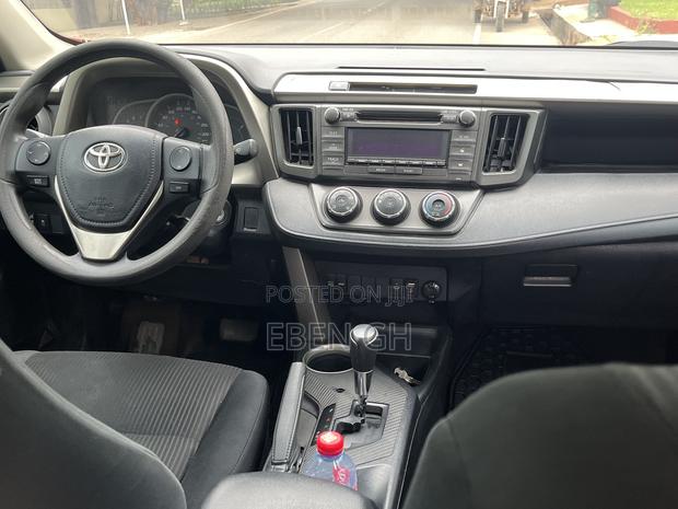 Toyota RAV4 LE 4dr SUV AWD (2.5L 4cyl 6A) 2015 Orange
