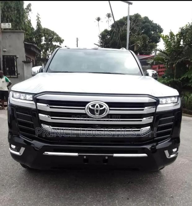 New Toyota Land Cruiser LC300 2025 Black
