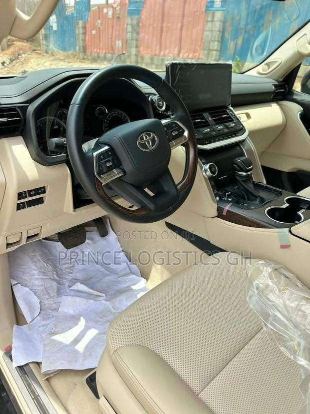New Toyota Land Cruiser LC300 2025 Black