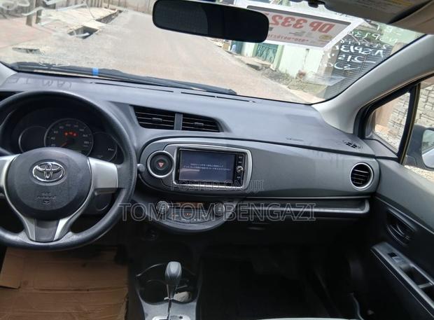 Toyota Vitz 1.3 FWD 5dr 2014 Pearl