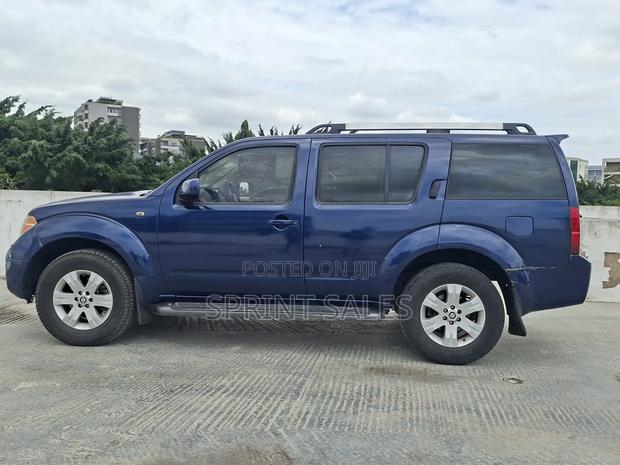 Nissan Pathfinder Automatic 2001 Blue