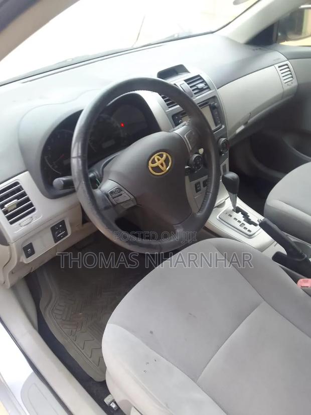 Toyota Corolla LE 4dr Sedan (1.8L 4cyl 4A) 2013 Silver