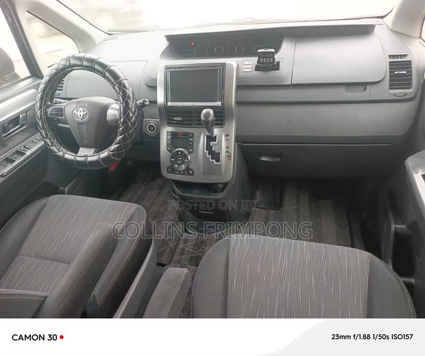 Toyota Voxy 2013 Black