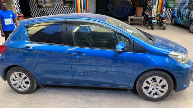 Toyota Vitz 1.3 FWD 5dr 2014 Blue