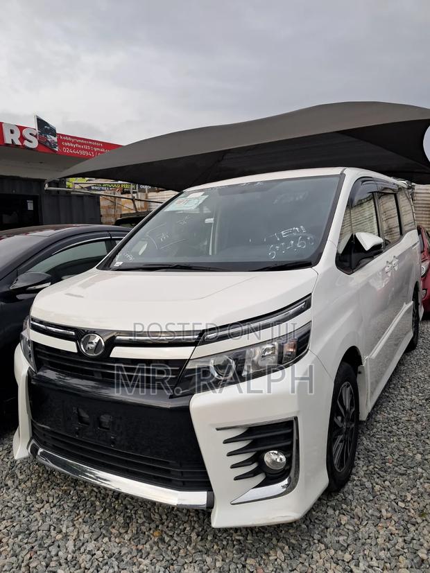 Toyota Voxy 2015 White