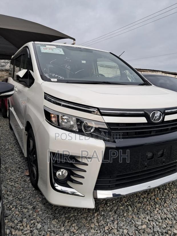 Toyota Voxy 2015 White