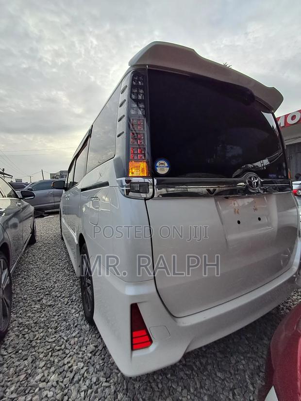 Toyota Voxy 2015 White