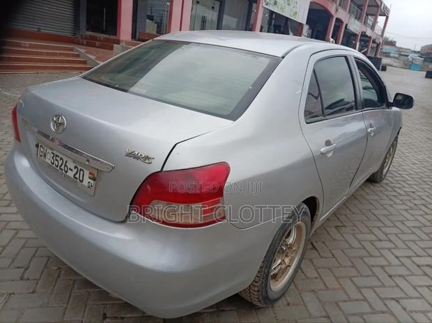 Toyota Yaris 2010 Silver