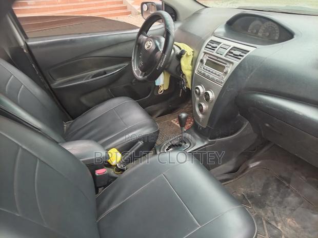 Toyota Yaris 2010 Silver