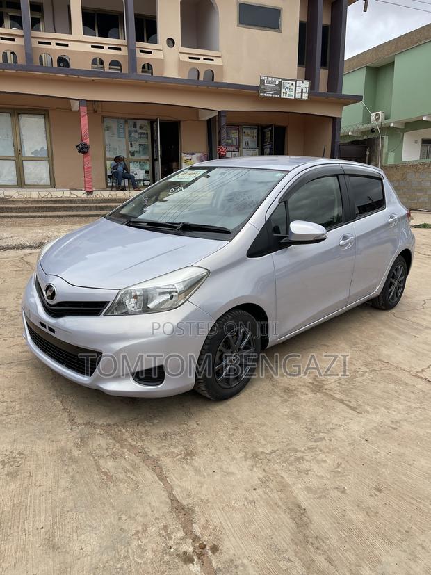 Toyota Vitz 1.3 FWD 5dr 2013 Silver