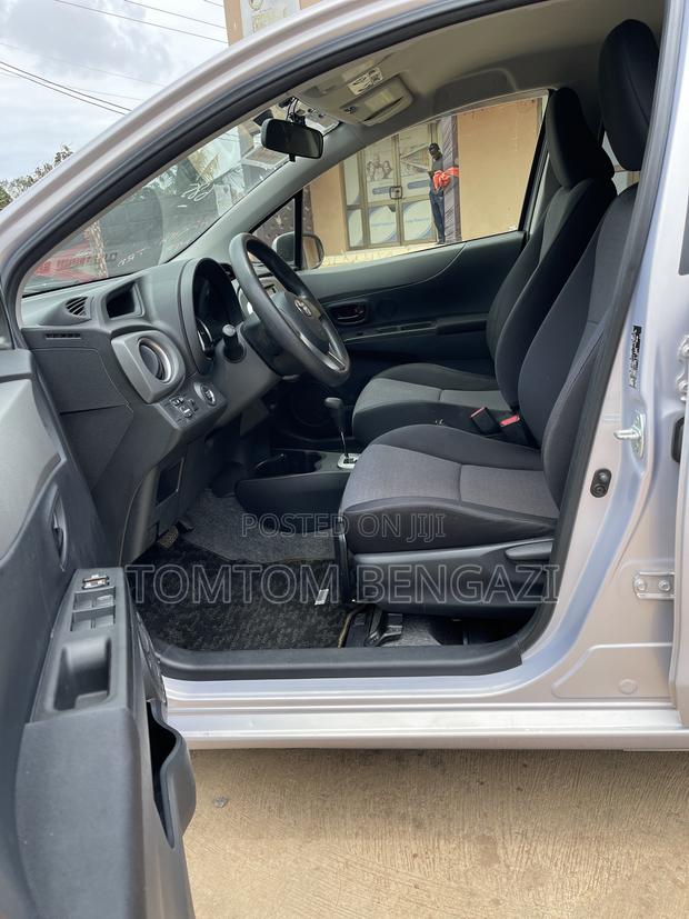 Toyota Vitz 1.3 FWD 5dr 2013 Silver