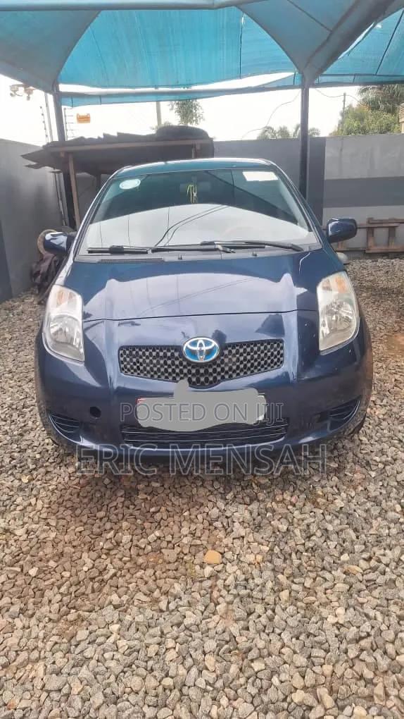 Toyota Yaris Base Hatchback 5dr 2010 Blue