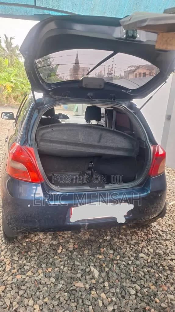 Toyota Yaris Base Hatchback 5dr 2010 Blue