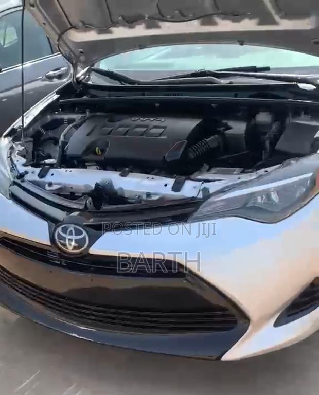 Toyota Corolla 2018 Silver