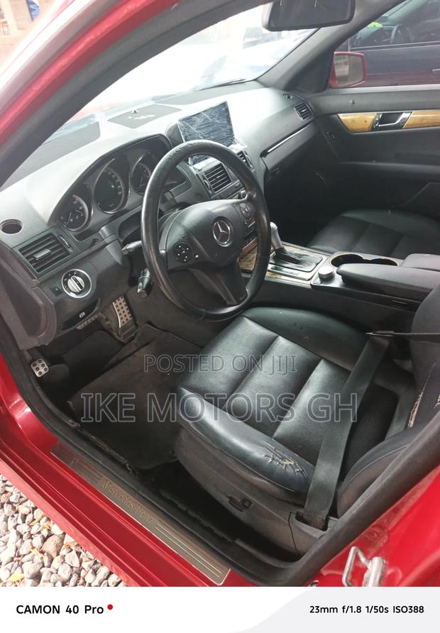 Mercedes-Benz 1733 2012 Red