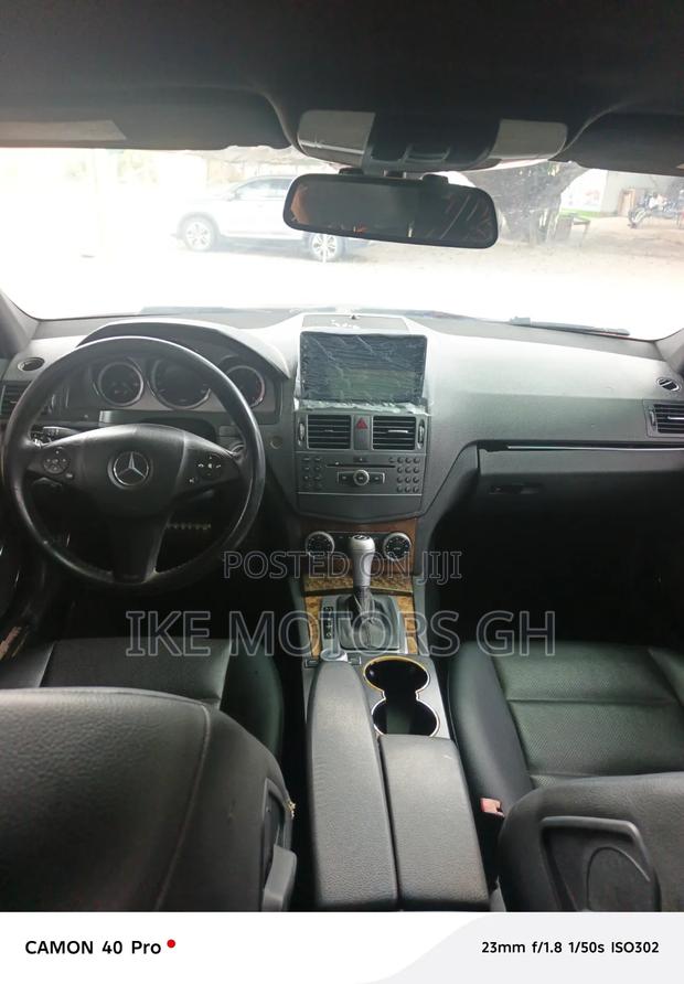 Mercedes-Benz 1733 2012 Red
