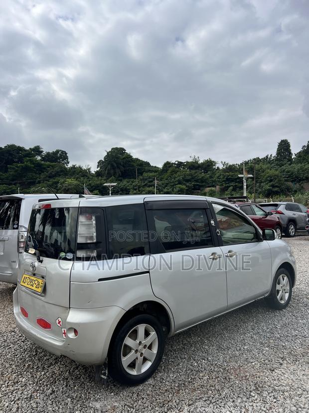 Toyota Sienta 2013 Silver