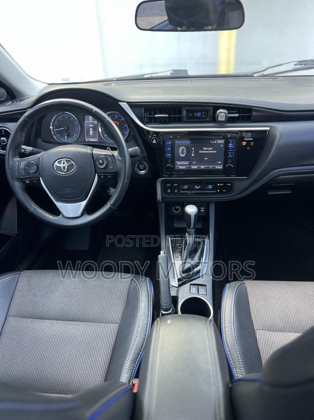 Toyota Corolla SE Special Edition 4dr Sedan (1.8L 4cyl CVT) 2017 Gray