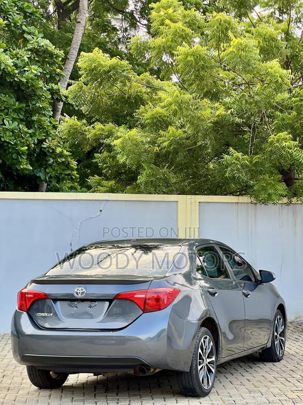 Toyota Corolla SE Special Edition 4dr Sedan (1.8L 4cyl CVT) 2017 Gray