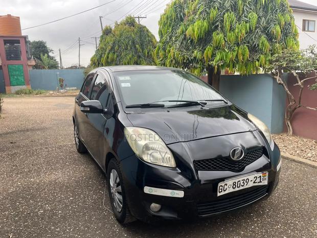 Toyota Vitz 1.3 AWD 3dr 2010 Black
