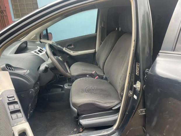 Toyota Vitz 1.3 AWD 3dr 2010 Black