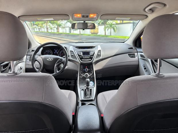 Hyundai Elantra SE Sedan FWD (1.8L 4cyl 6A) 2016 Red