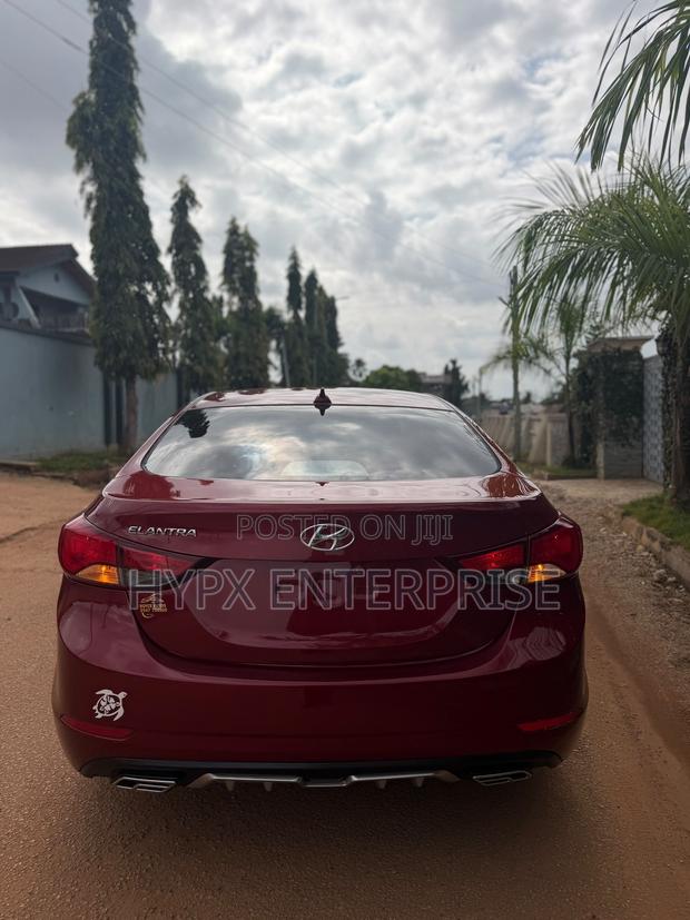 Hyundai Elantra 2016 Red
