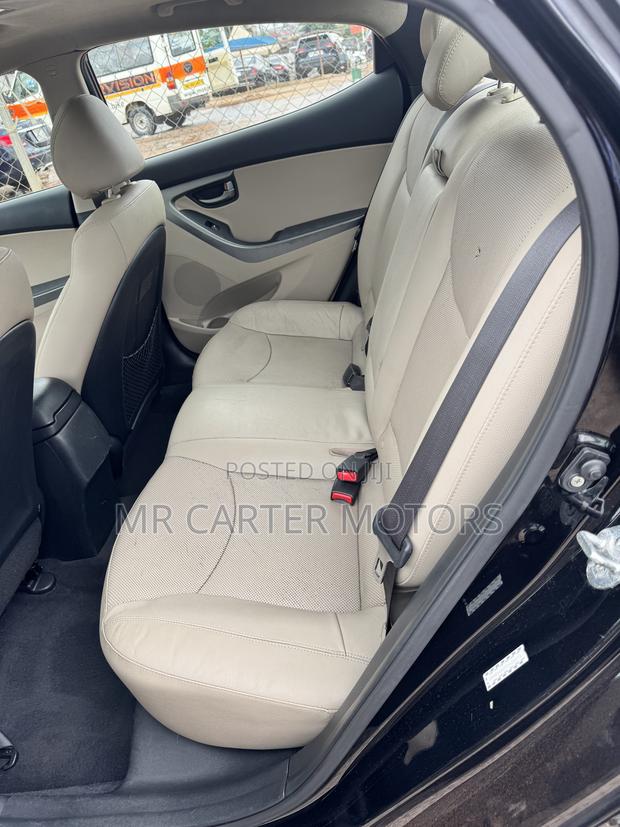 Hyundai Elantra Limited Sedan FWD (1.8L 4cyl 6A) 2016 Black